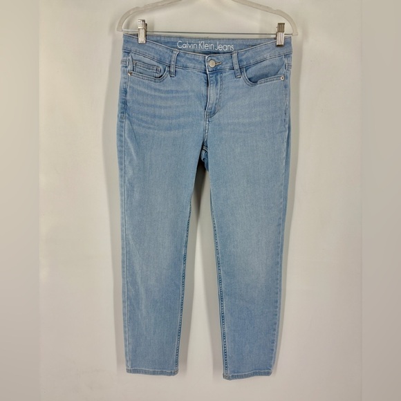 Calvin Klein Jeans Women's Capri Jeans Casual Light Blue Wash Size 8 - Picture 2 of 6
